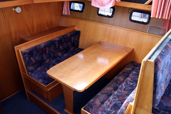 Dinette Wolvenjacht 2 Motorboot