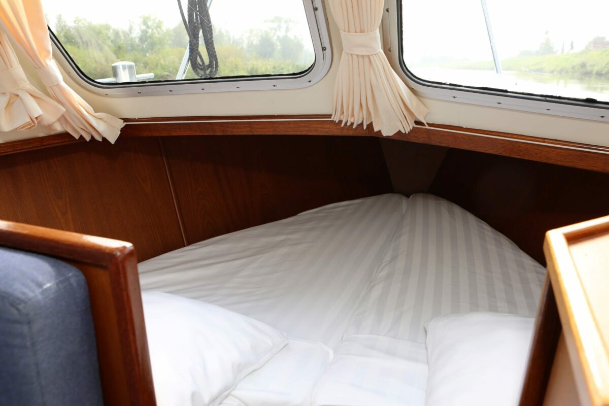 Schlafbereich im Bug Motoryacht Australis