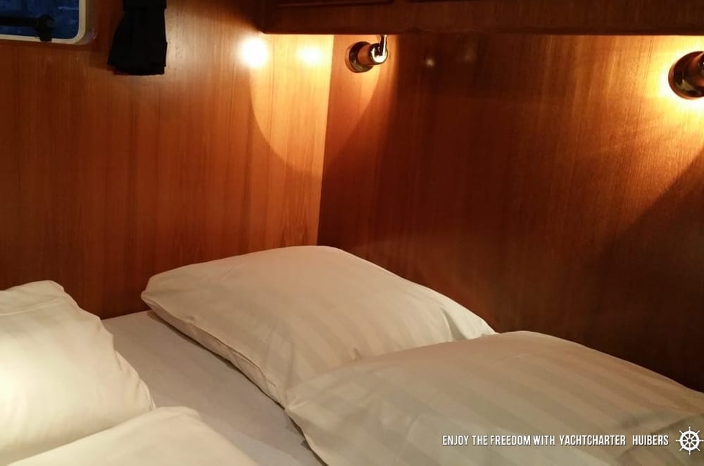 Doppelbett auf Motoryacht Majoris