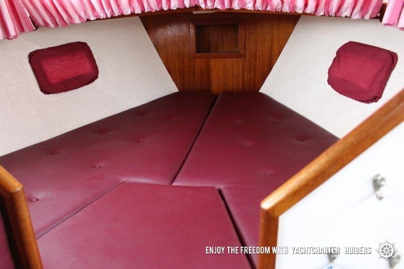 Doppelbett im Bugbereich Motorboot Myrthe