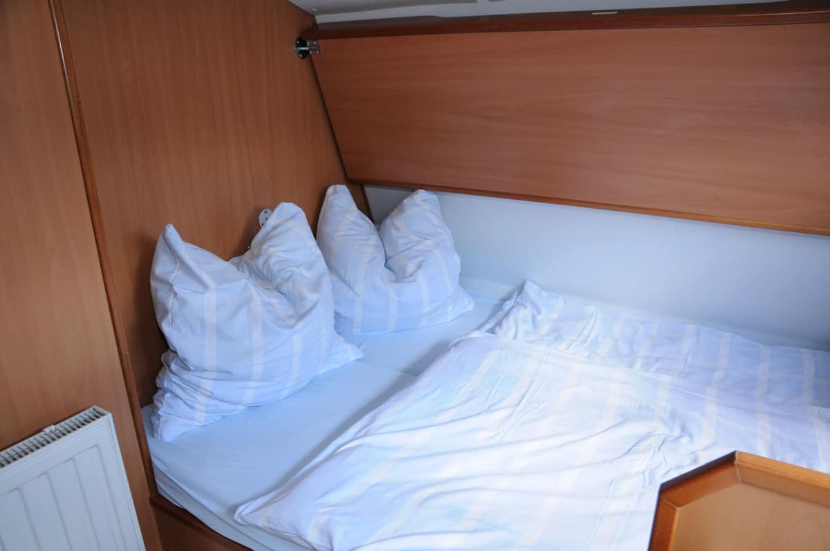 Doppelbett auf Tarpon Hausboot