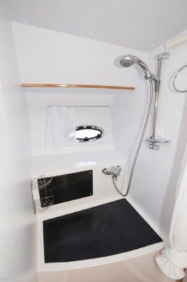 Dusche und Nasszelle