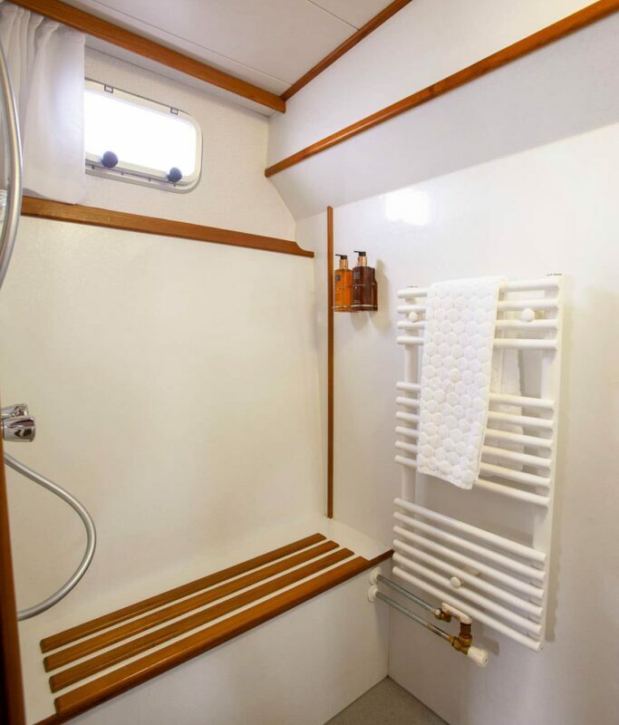 Dusche Motoryacht Pedro Levanto 44