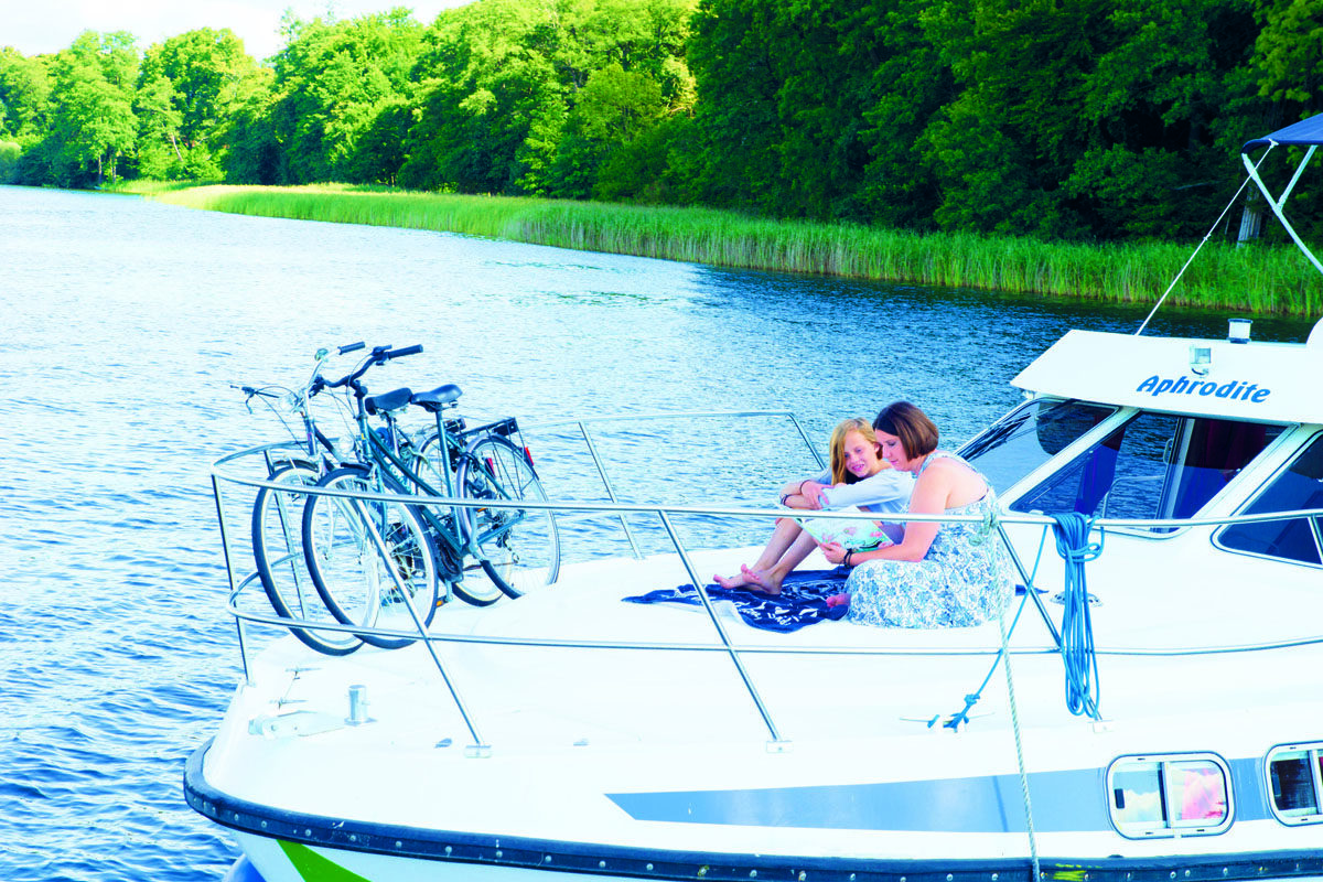 Entspannung an Deck Tarpon Hausboot