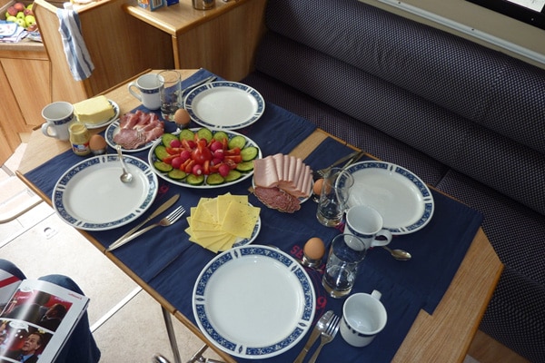 gedeckter Tisch Wohnbereich Consul