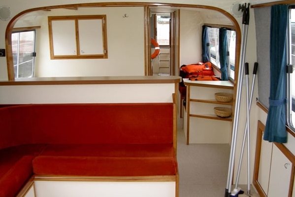 Flur und Salon auf EC 1400 Boot