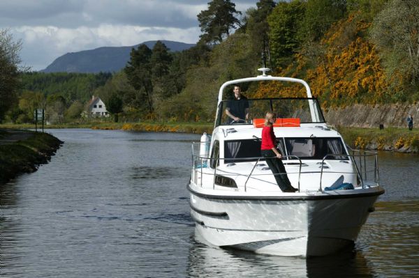 Frontansicht Hausboot Balmoral