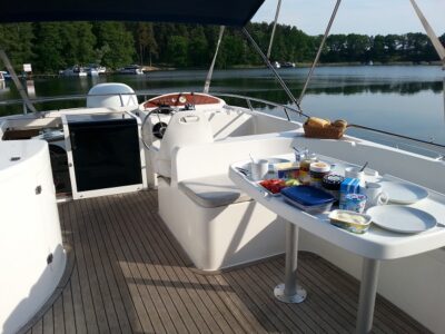Frühstück an Deck der Europa 600