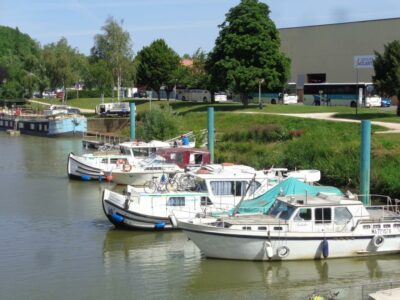 Hafen in Pont de Vaux Burgund