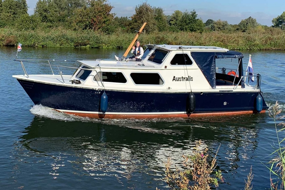 Motoryacht Australis - Yachtcharter Huibers