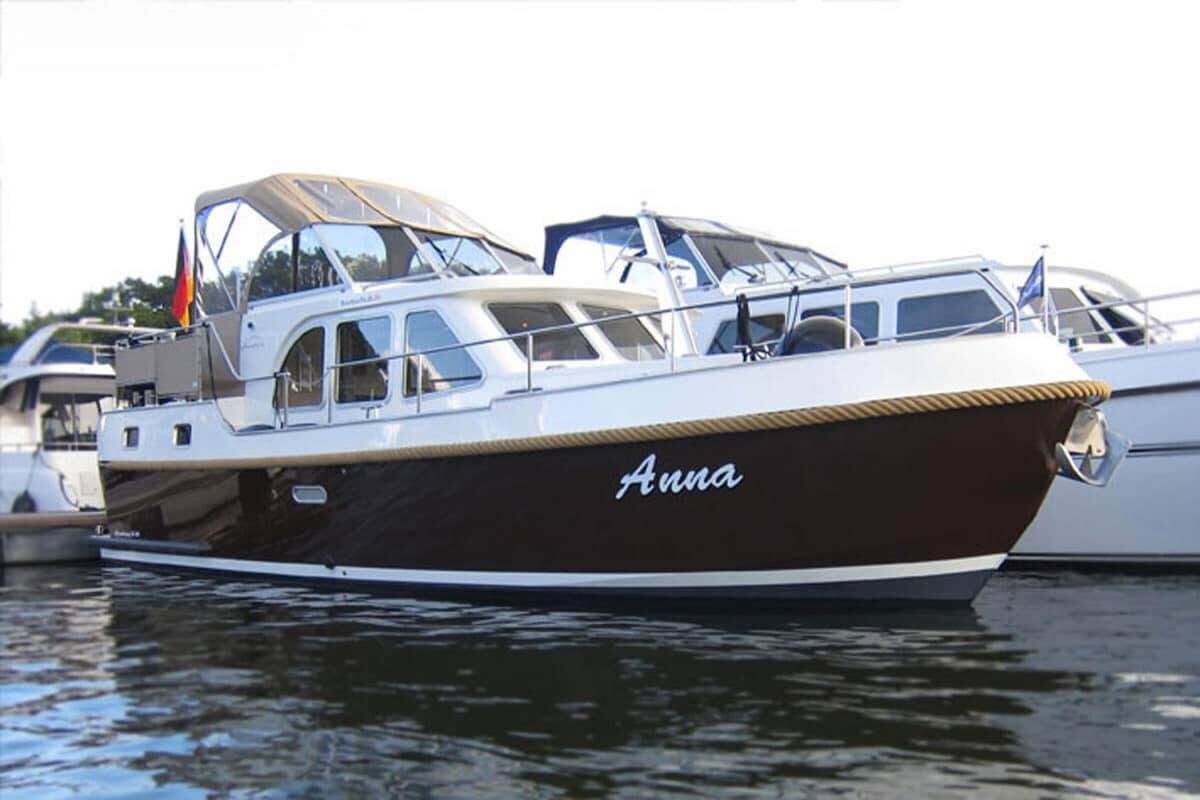 Motoryacht Aventura 34 - Yachtcharter Schulz