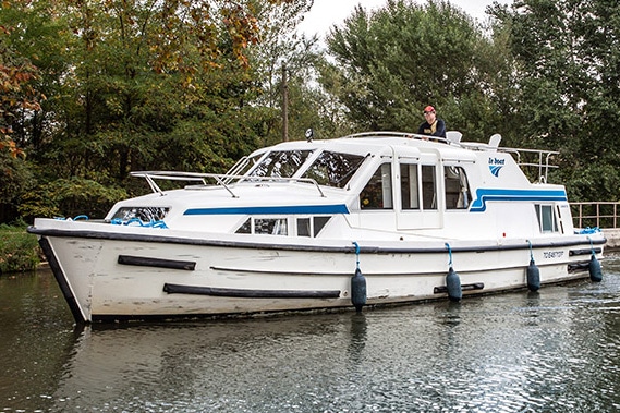 Hausboot Corvette in Fahrt