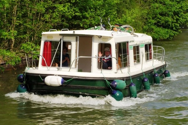 Unterwegs mit Eau Claire Hausboot