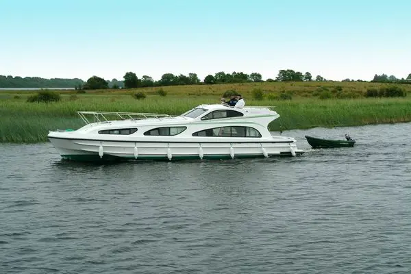 Hausboot Elegance in Irland