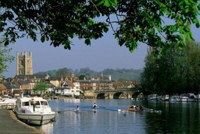 Hausboote in England am Ufer der Themse