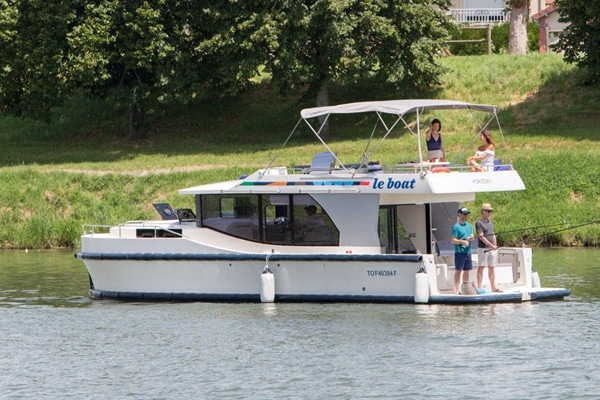 Heckansicht auf Horizon Boot