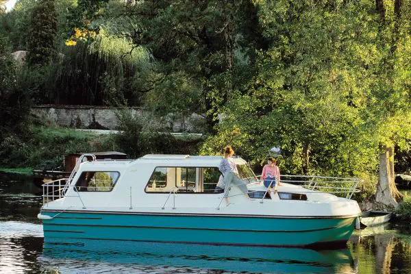 Hausboot Riviera 920 Außenansicht