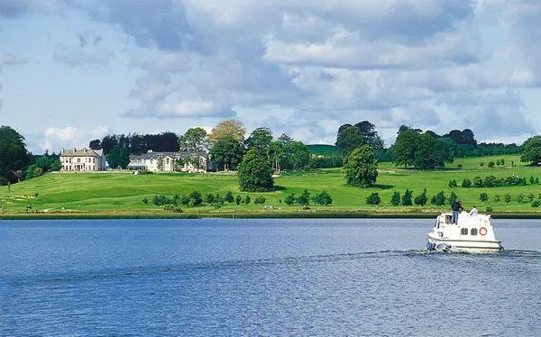 Mit dem Hausboot den Shannon befahren