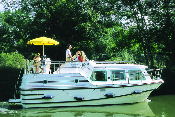 Hausboot Sheba mit Sonnenschirm