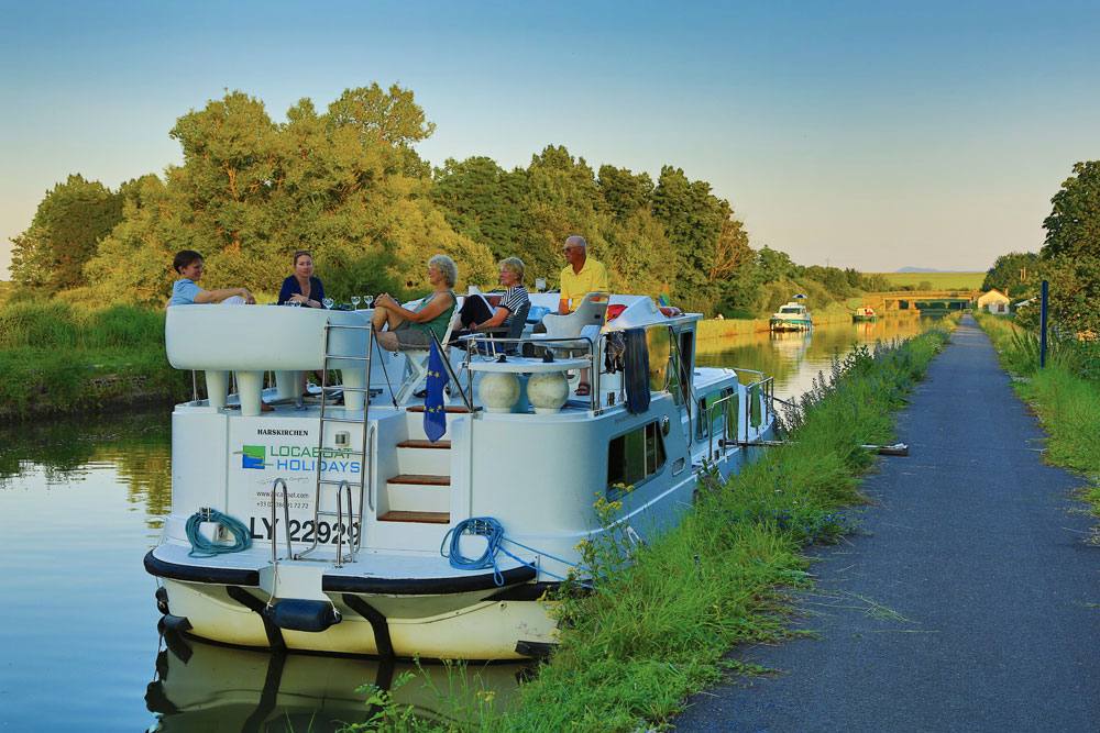 Penichette Hausboot am Ufer im Elsass