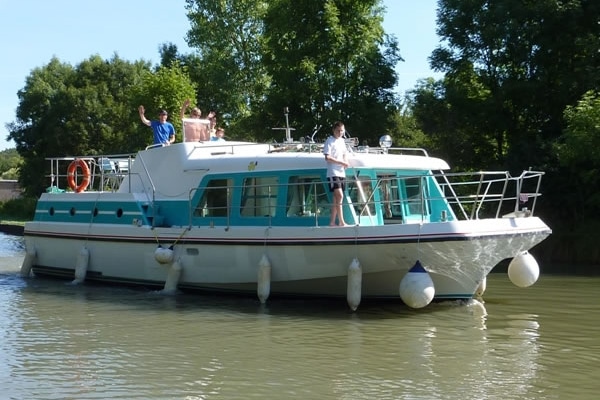 Seitliche Ansicht Hausboot Vetus 1200