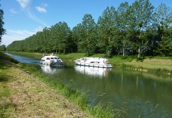 Begegnung von 2 Boote in Frankreich Fluss Saone