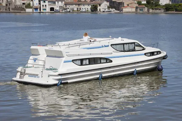Heckansicht Boot Magnifique