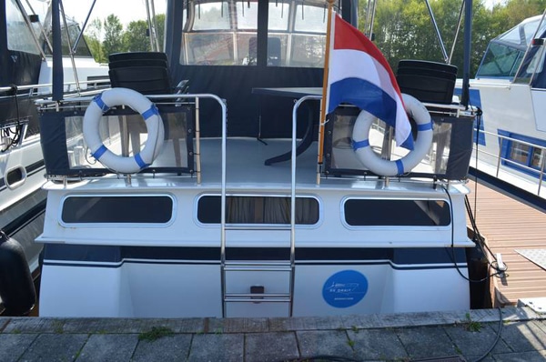 Heckansicht Valkkruiser Blueflower 1350 vor dem Refit 2025