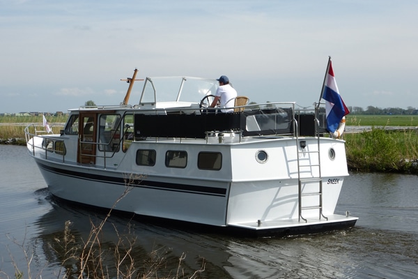 Heckansicht der Motoryacht Golden Star