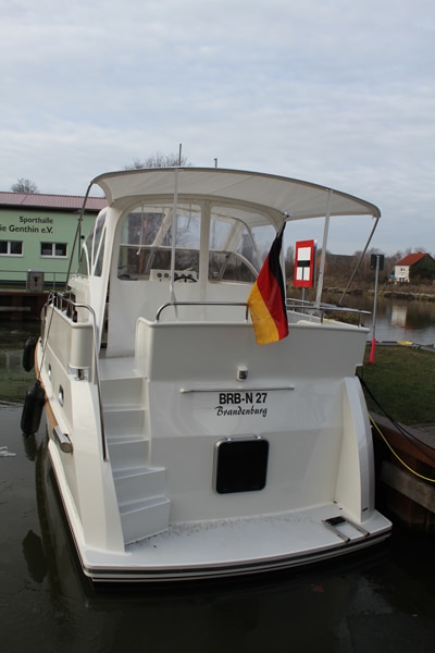 Heckansicht Motoryacht Concordia 102 AC