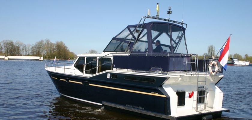 Heckansicht Motoryacht Vacance 1200 Harmony