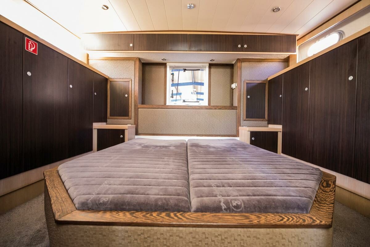 Heckkabine Doppelbett auf Motoryacht