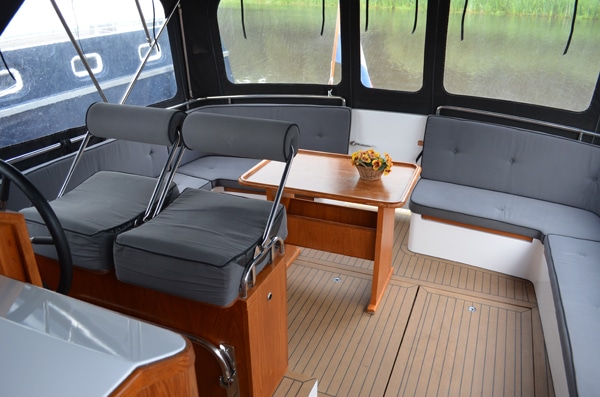 Heckterrasse Sitzmöglichkeiten Motorboot Bravoure 34 Cabrio