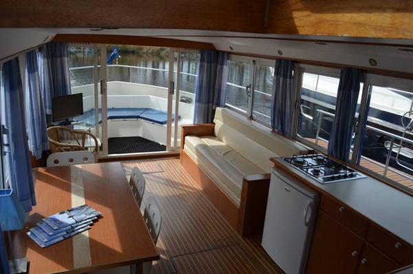 Wohnbereich Motoryacht Safari Houseboat 1200