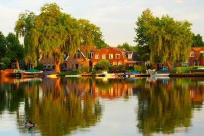 Hausbootferien in Holland - das Ufer der Amstel