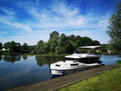 Horizon Hausboot auf der Saone angelegt