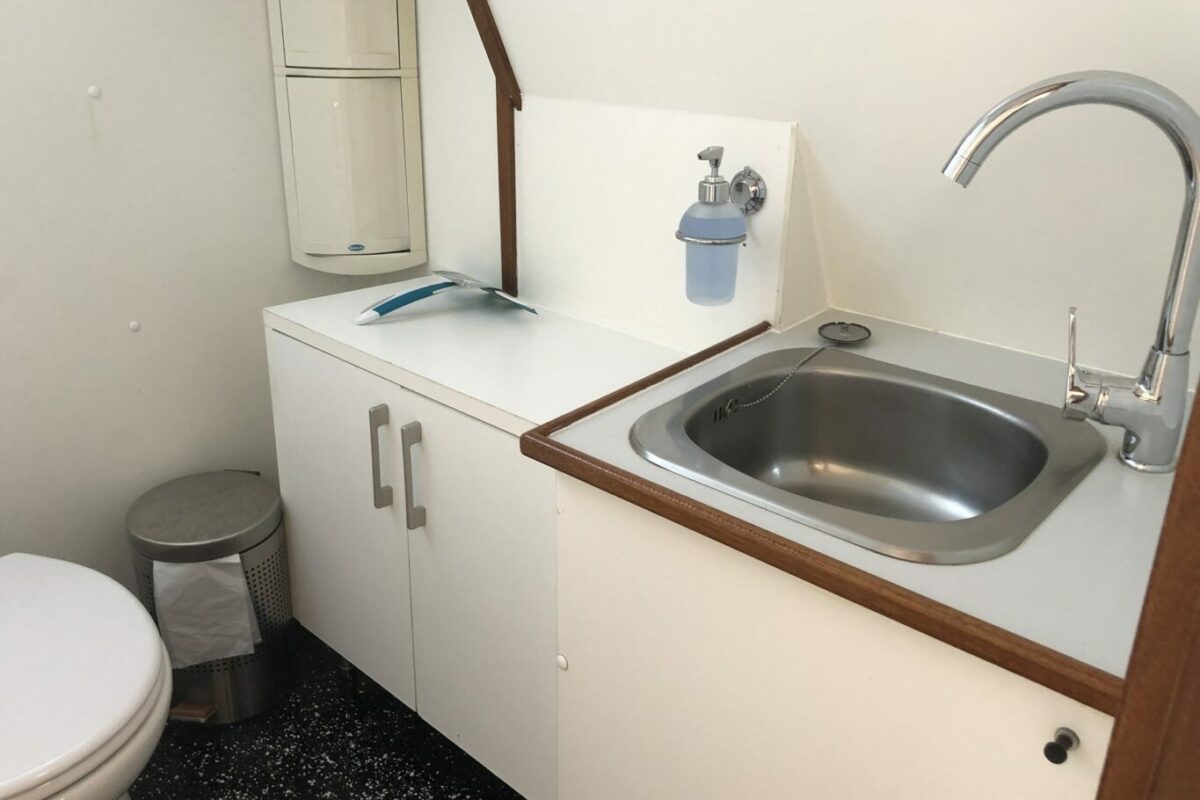 Toilette der Motoryacht Lucida