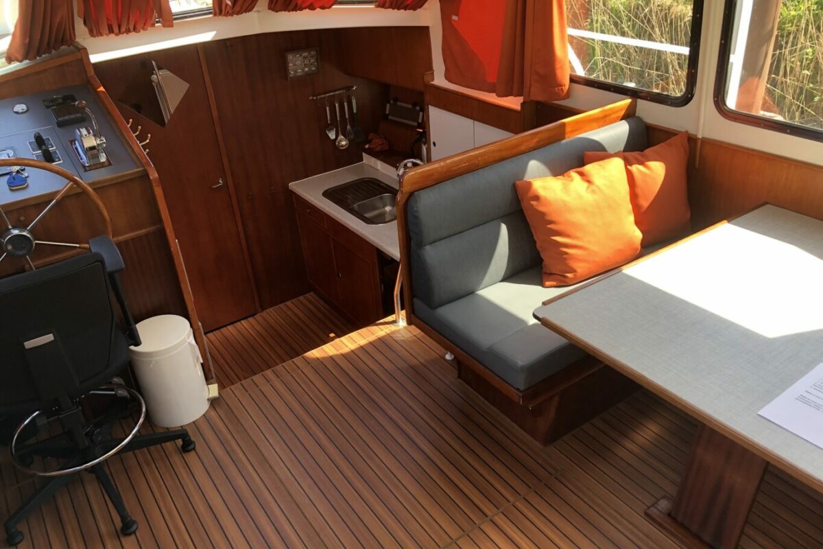 Wohnbereich Motorboot Lucida