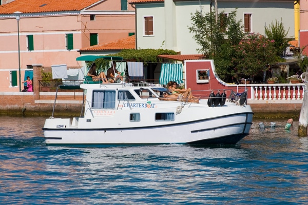New Con Fly Hausboot vor Insel Burano