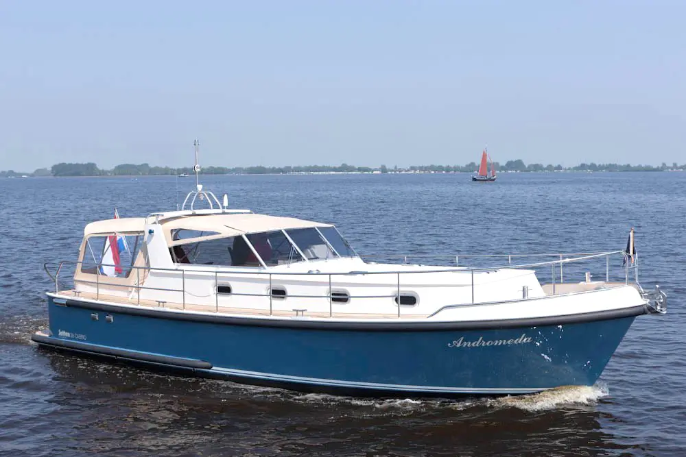 Motoryacht Jetten 38 Cabrio - Yachtcharter Schulz