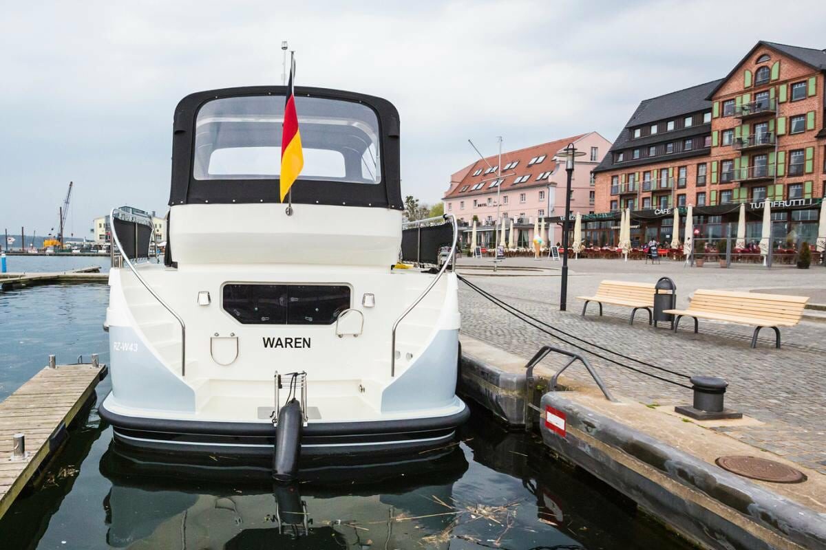 Heckansicht Jetten 41 Boot