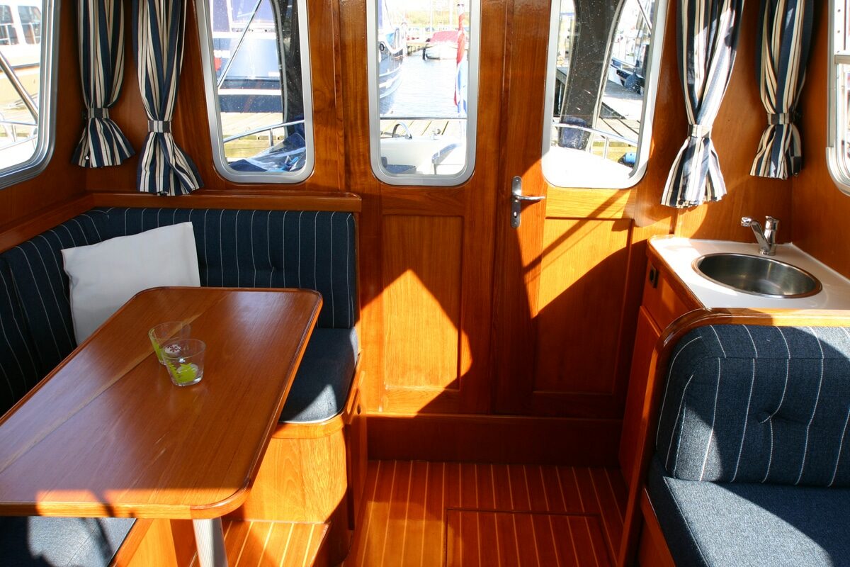 Salon Kent 27 Motorboot