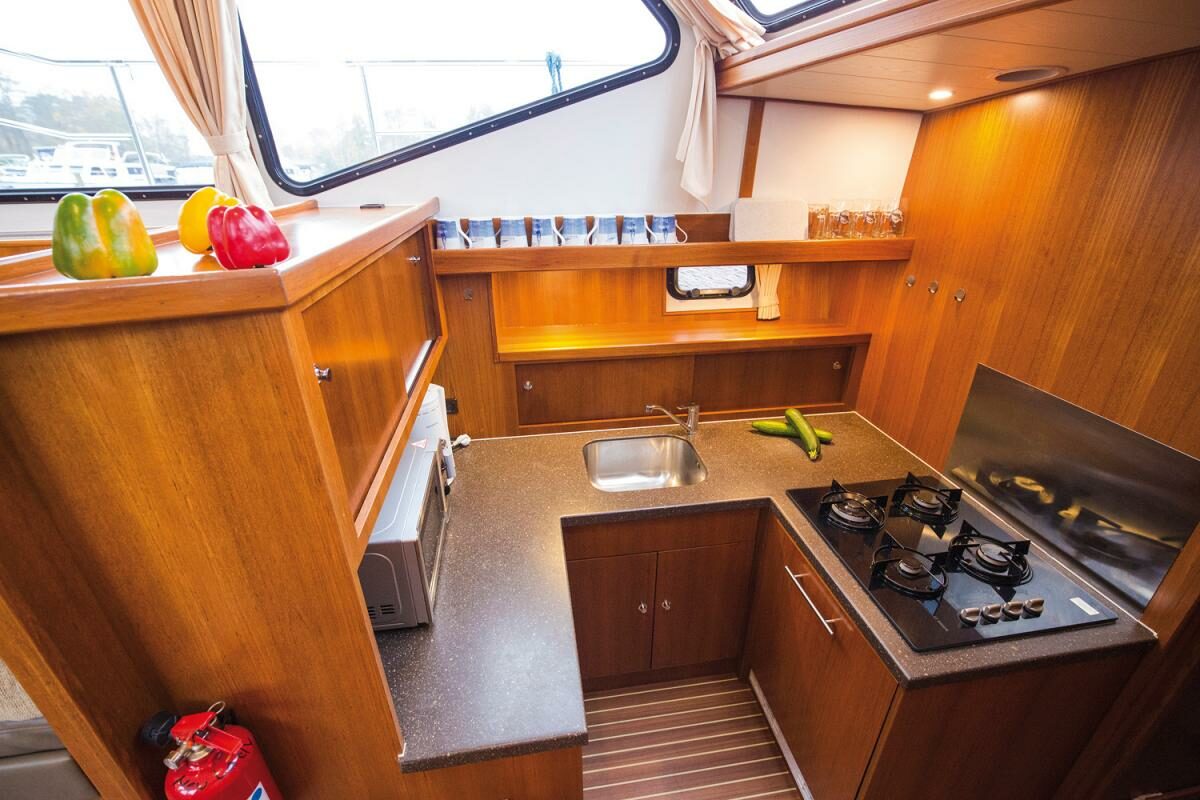 Küche und Kochen an Bord der Motoryacht