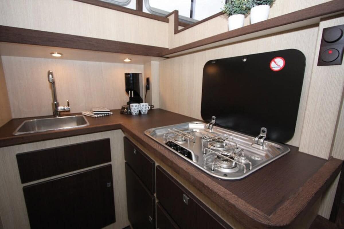 Pantry auf Boot Aventura
