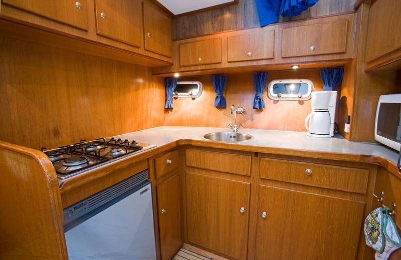 Küchenbereich der Motoryacht Renal 50 Drait 33