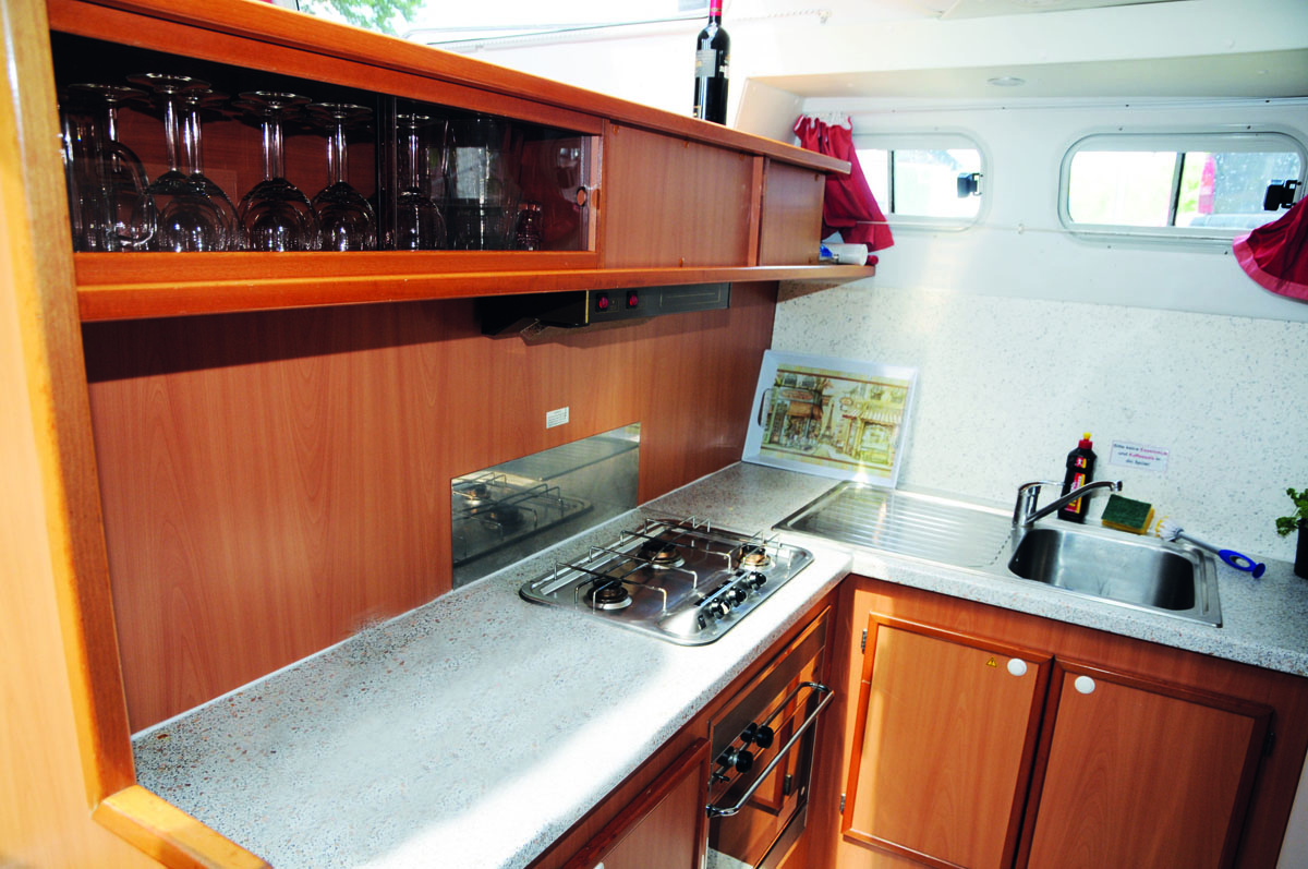 Pantry auf Tarpon 42 N Hausboot