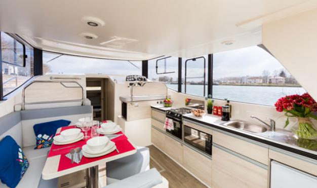 Küche und Salon Horizon Boot
