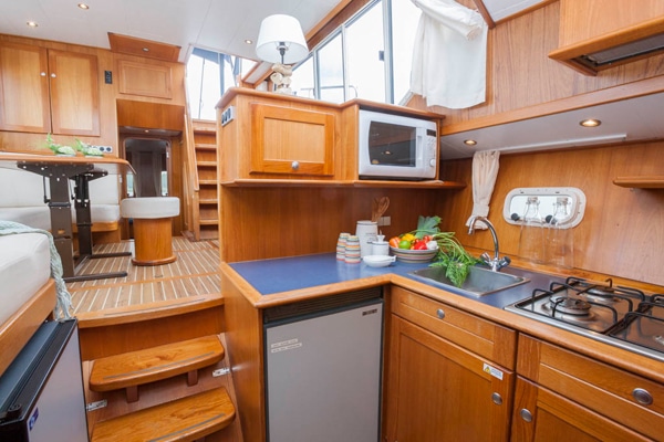 Küchenbereich Motoryacht Drait 47