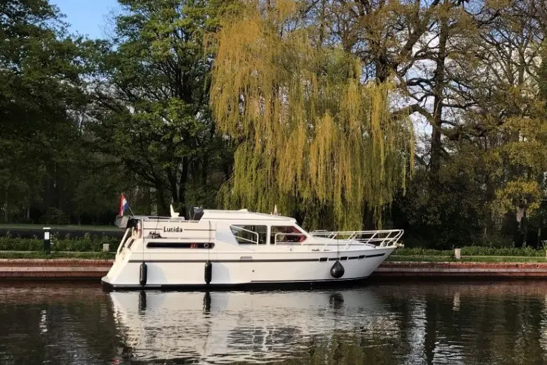Motoryacht Lucida Südholland