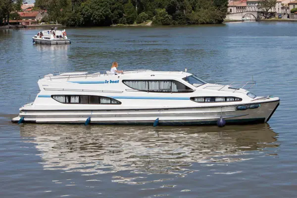 Boot Magnifique seitliche Ansicht 